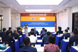 The signing ceremony between Vinacomin and Xekong Power Plant Ltd (Photo: tapchicongthuong.vn)