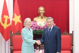 Party General Secretary To Lam (right) and Australian Ambassador to Vietnam Gillian Bird. (Photo: VNA)