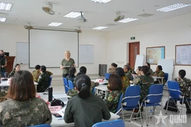 Female officers attend the training course on United Nations peacekeeping operations. (Photo: qdnd.vn)