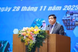 Deputy Prime Minister Nguyen Chi Dung speaks at the 2025 cooperative and collective economy forum in Hanoi on November 28. (Photo: VNA)