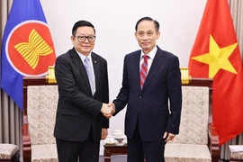 Minister of Foreign Affairs Le Hoai Trung (R) receives ASEAN Secretary-General Kao Kim Hourn in Hanoi on January 14, 2026. (Photo: VNA)