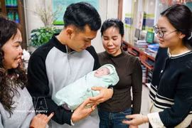 Vietnam’s fertility drops below replacement in recent years, from 2.11 children per woman in 2021 to 1.91 in 2024 and 1.93 in 2025, especially in major cities and more developed regions. (Photo: VNA)