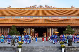 A Lunar New Year court ceremony of Nguyen Dynasty is reenacted at Thai Hoa Palace in the Imperial Citadel of Hue (Photo: VNA)