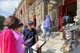 Visitors at the check-in station in Hue Imperial City. (Photo: VNA)