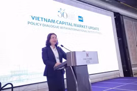 Chairwoman of the State Securities Commission Vu Thi Chan Phuong delivers opening remarks at the seminar. (Photo: State Securities Commission)