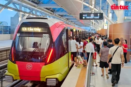 Passenger numbers on Hanoi’s two metro lines rise over 32% during Tet. (Photo: baotintuc.vn)