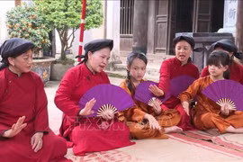 Artisans perform Xoan singing at Lai Len Temple. (Photo: VNA)