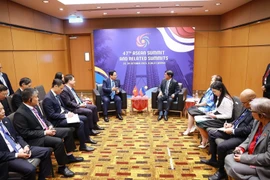 Prime Minister Pham Minh Chinh (left) meets with Philippine President Ferdinand Romualdez Marcos Jr on the sidelines of the 47th ASEAN Summit and related summits in Kuala Lumpur, Malaysia on October 27, 2025 (Photo: VNA)