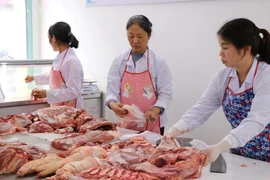 Pork prices increase by 0.8%, contributing 0.03 percentage point to the consumer price index. (Photo: VietnamPlus)