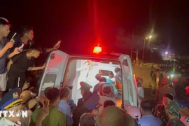 After two days adrift, the three fishermen in Ly Son special zone, Quang Ngai province, are found and rescued alive. (Photo: VNA)