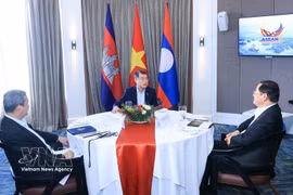 Prime Minister Le Minh Hung (C) holds a working breakfast with Cambodian Prime Minister Hun Manet and Lao Prime Minister Sonexay Siphandone on May 8 in Cebu, the Philippines. (Photo: VNA)