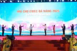 Delegates launch 2025 Eastern-Western Economic Corridor International Trade, Tourism, and Investment Fair – Da Nang 2025 (Photo: VNA)