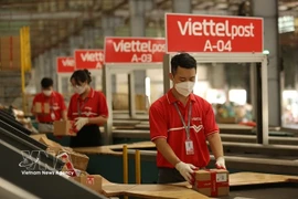 Workers classify packages at a warehouse of Viettel Post. (Photo: VNA)