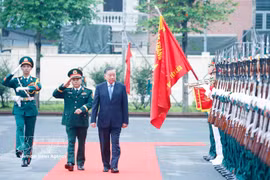 Party General Secretary and State President To Lam reviews the guard of honour at the ceremony marking the 80th anniversary of the artillery-missile force on June 29. (Photo: VNA)