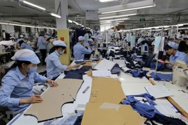 Workers at a textile factory in Hanoi (Photo: VNA)