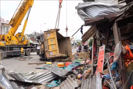 A traffic accident happens in the central province of Quang Ngai on May 26. (Photo: VNA)