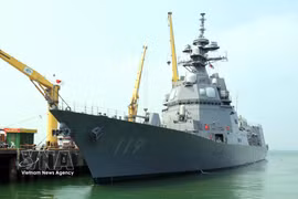 The Japanese Maritime Self-Defence Force (JMSDF)’s destroyer JS Asahi docked at Tien Sa Port in Da Nang on April 2. (Photo: VNA)
