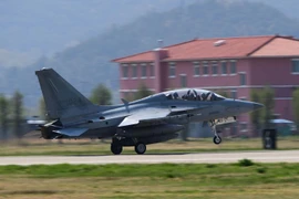 This photo shows an FA-50 fighter landing at an air base in the southwestern city of Gwangju, April 17. (Photo: Courtesy of the Korean Air Force) 