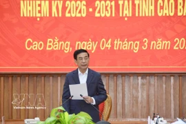 General Phan Van Giang, Politburo member and Minister of National Defence, speaks at a working session with Cao Bang province's authorities (Photo: VNA)