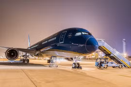 Vietnam Airlines plans to operate more night flights to meet travel during the Lunar New Year (Tet) holiday. (Photo: VietnamPlus)