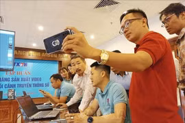 At a class on producing videos by mobile phones for VNA reporters (Photo: VNA)