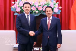 Vietnamese Minister of Public Security Gen. Luong Tam Quang (R) and his Chinese counterpart Wang Xiaohong at their meeting on March 17 (Photo: VNA)