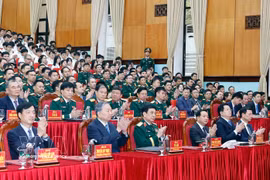 Party General Secretary To Lam (front, second, left) attends a meeting with the Military Technical Academy on March 17. (Photo: VNA)