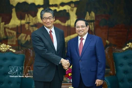 Prime Minister Pham Minh Chinh (right) receives Japanese Ambassador to Vietnam Ito Naoki on March 17. (Photo: VNA)