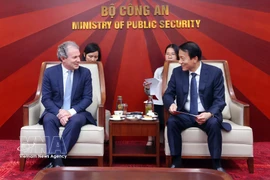 Minister of Public Security General Luong Tam Quang (right) and Daniel Rosen, CEO of Rosen Partners, at their meeting on March 17. (Photo: VNA)