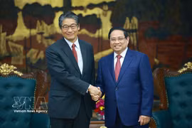 Prime Minister Pham Minh Chinh (right) receives Japanese Ambassador to Vietnam Ito Naoki on March 17. (Photo: VNA)