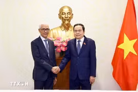 National Assembly Chairman Tran Thanh Man (R) receives Moroccan House of Representatives Speaker Rachid Talbi El Alami in Can Tho city, on January 21, 2025. (Photo: VNA)