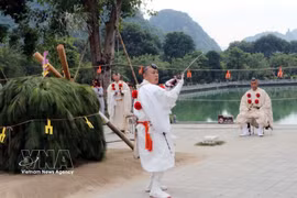 The Vietnamese-Japanese Buddhist cultural exchange festival, held in Ninh Binh on November 15-16, 2025, attracts thousands of monks, nuns, Buddhist followers from Vietnam, and Japanese tourists. (Photo: VNA)