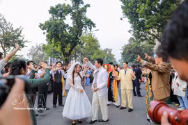The Vietnam Happy Fest 2025 takes place in the pedestrian zone around Hoan Kiem Lake in Hanoi from December 5 to 7. (Photo: VNA)