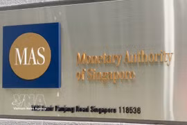 The Monetary Authority of Singapore (MAS) announces on July 27 that it will tighten monetary policy (Photo: VNA)