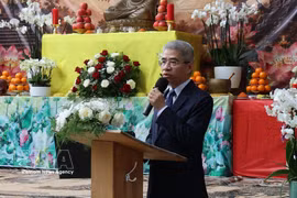 Vietnamese Ambassador to Germany Nguyen Dac Thanh speaks at a grand requiem ceremony at Pho Da Pagoda in Berlin on July 26, 2026. (Photo: VNA)