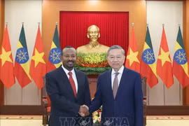 Party General Secretary To Lam (R) receives Abiy Ahmed Ali, Ethiopian Prime Minister and President of the Prosperity Party (Photo: VNA)