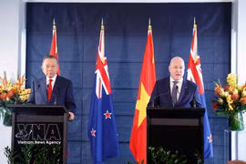 General Secretary of the Communist Party of Vietnam Central Committee and President To Lam (L) and New Zealand Prime Minister Christopher Luxon brief the press on the outcomes of their talks in Auckland on August 13, 2026. (Photo: VNA)