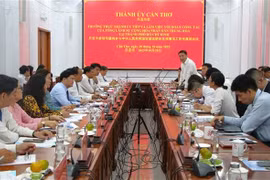 The working session between the Can Tho Party Committee and Consul General of China in Ho Chi Minh City Tang Li. (Photo: VNA)