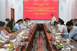 The working session between the Can Tho Party Committee and Consul General of China in Ho Chi Minh City Tang Li. (Photo: VNA)