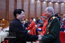 President Luong Cuong presents gifts to the elderly, veteran revolutionaries, social policy beneficiaries, students, members of the armed forces, and representatives of the local community in Lao Cai province. (Photo: VNA)