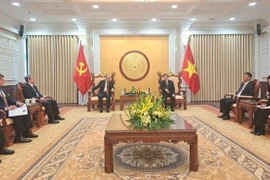 The meeting between Chief Justice of the Supreme People's Court Le Minh Tri and Prosecutor General of Azerbaijan Kamran Bayram Aliyev in Hanoi on March 24. (Photo: VNA)