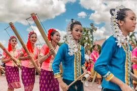 Lao girls in a festival. (Photo: asiakingtravel.com)