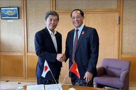 NA Vice Chairman Tran Quang Phuong (R) and Speaker of the Oita Prefectural Assembly Shima Koichi at their meeting on September 26 (Photo: VNA)