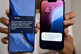 The new mass emergency alert system SG Alert, which will be used during emergencies such as major fires, chemical or terror incidents, seen on an Apple and Android device on Apr 17, 2026. (Photo: CNA)