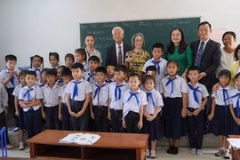 Four teachers will be sent by the central province of Quang Tri to Laos this month to teach Vietnamese to ethnic Vietnamese and mixed-race students in Savannakhet Province. (Photo: tuoitre.vn)