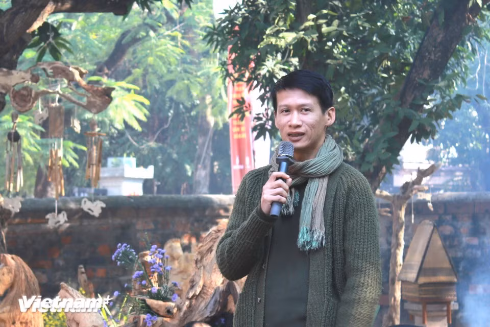 Artist Le Huy, representing Lamphong Studio, introduces the work “Binh Ngo” – a wordplay combining the Year of the Horse (Binh Ngo) with “Binh Ngo Dai Cao”, recalling a heroic era and invoking the spirit of righteousness and humanity for the New Year. (Photo: VietnamPlus)