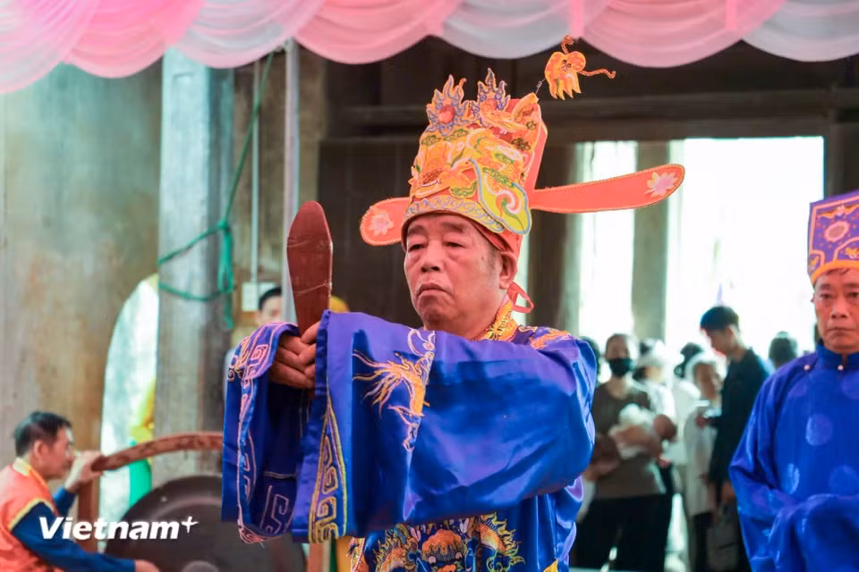 Village elders carry out the festival’s rituals with great seriousness and reverence (Photo: VietnamPlus)