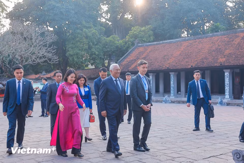 President of the European Council Antonio Costa at the Temple of Literature (Photo: VietnamPlus)