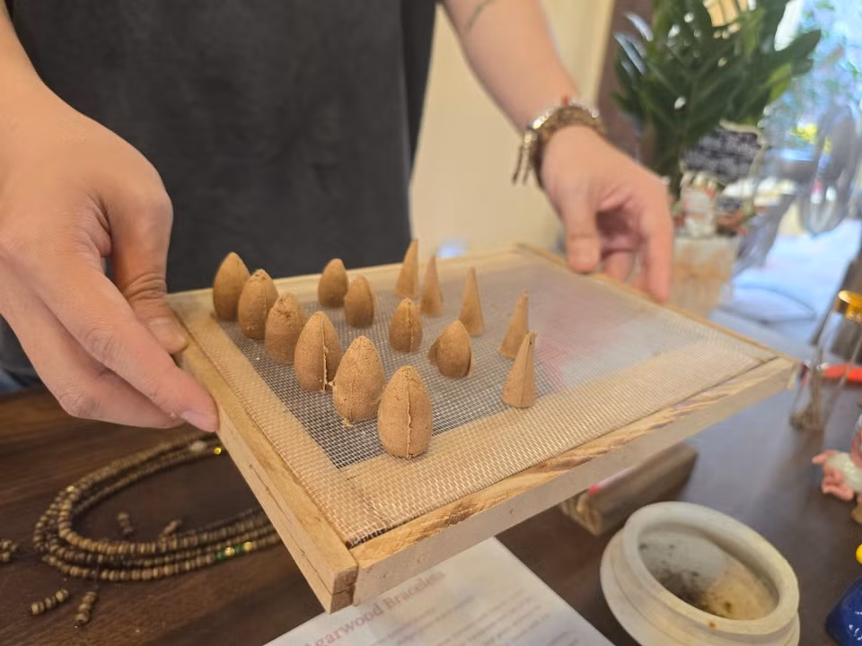 The one-hour hands-on experience costs 220,000 VND per person and is organised by a private operator in cooperation with the Hoan Kiem Lake and Hanoi Old Quarter Management Board. (Photo: VietnamPlus)
