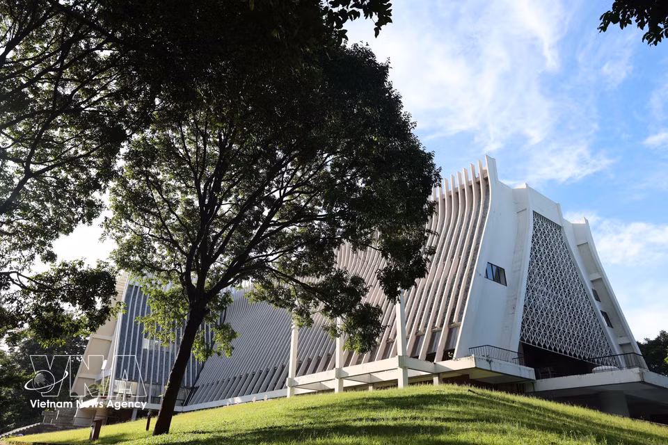 Inspired by the Ede longhouse, Dak Lak Museum embodies the distinctive cultural identity of the Central Highlands while symbolising cultural harmony and solidarity among the region's ethnic communities. (Photo: VNA)